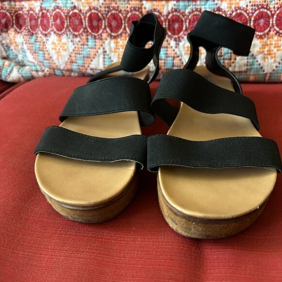Steve Madden Platform Sandals Womens Size 8.5 Black Straps Minimalist Leather - Picture 2 of 6